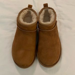 Ultra Mini Classic Ugg Boot Women’s Size 7 Chestnut
